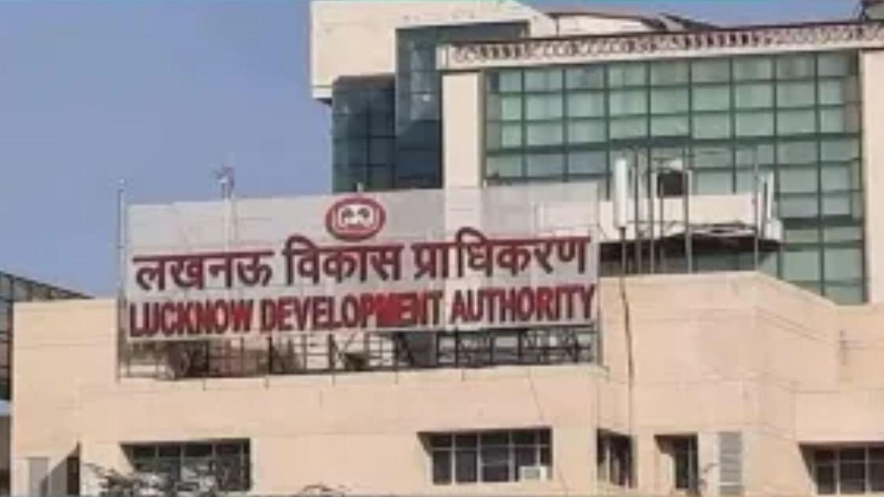 लखनऊ में पीएम आवास का सपना होगा साकार: LDA 30 अक्टूबर को निकालेगा लॉटरी, 147 प्रतीक्षारत आवेदकों को मिलेगा घर