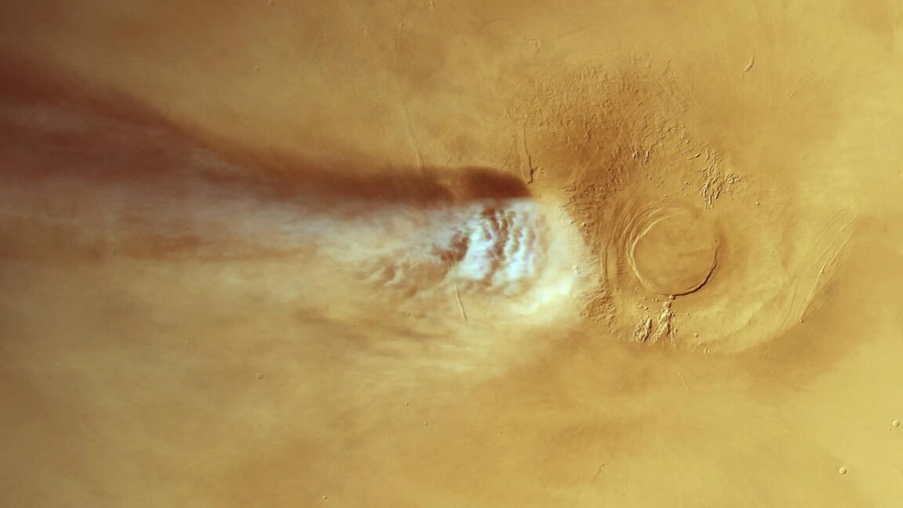 Mysterious 1,000-Mile Cloud on Mars May Reveal Hitherto Unseen Atmospheric Physics