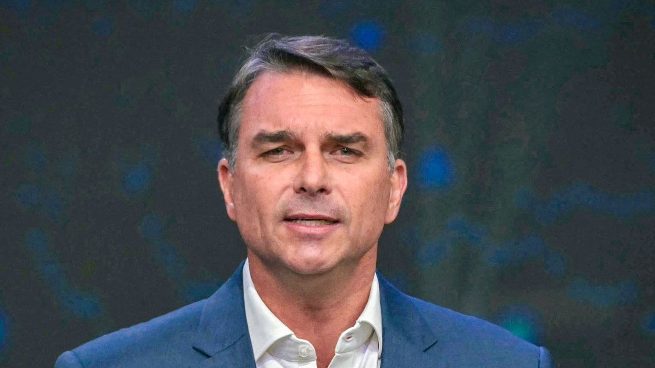 Brazilian Senator Flavio Bolsonaro Reported in U.S. Following Election Loss and Legal Deadlines — article featured image