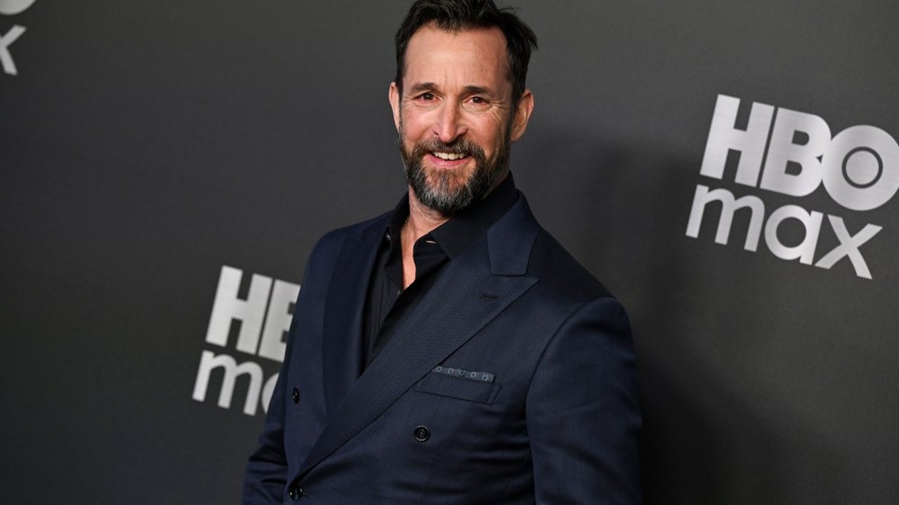 Noah Wyle Named People's 2026 Sexiest Man Alive — article featured image