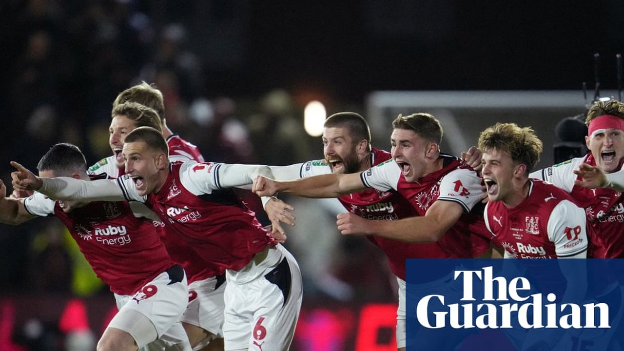 League Two Fleetwood Stuns Arsenal in Carabao Cup Penalty Shootout — article featured image