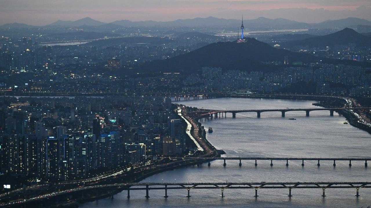 South Korea Economic Growth Accelerates Driven by AI Chip Demand — article featured image